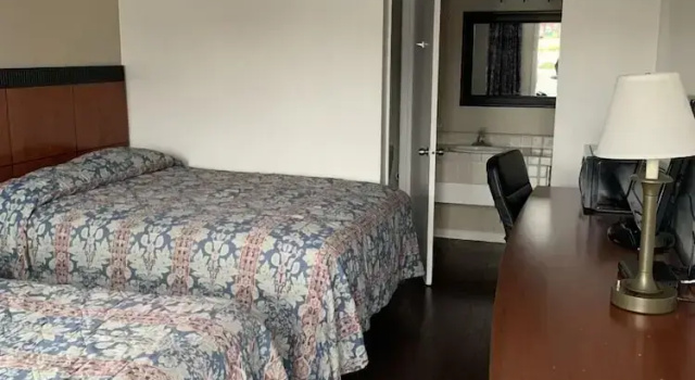Четырёхместный номер Standard Economy Inn Seaside