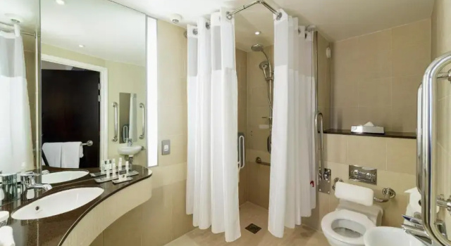 Двухместный номер Accessible DoubleTree by Hilton London Heathrow Airport