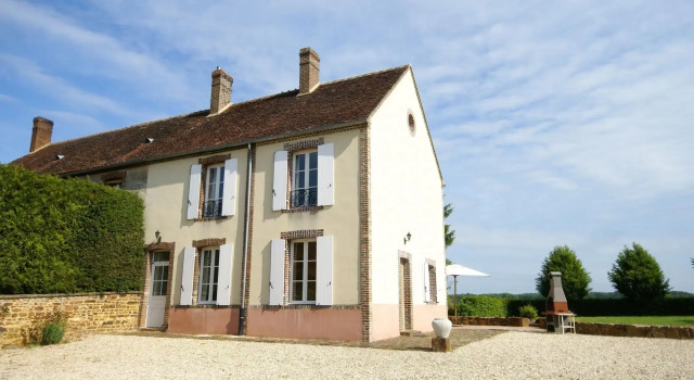 Authentic Burgundy Holiday Home With Plenty of Space and Privacy, Near Diges, Забронировать Отель Диж Бургундия-Франш-Конте