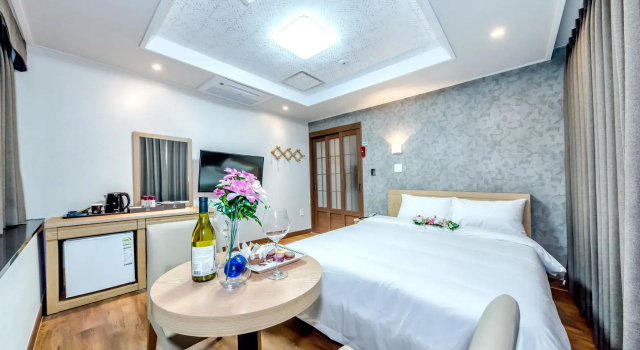 Leslie Hotel