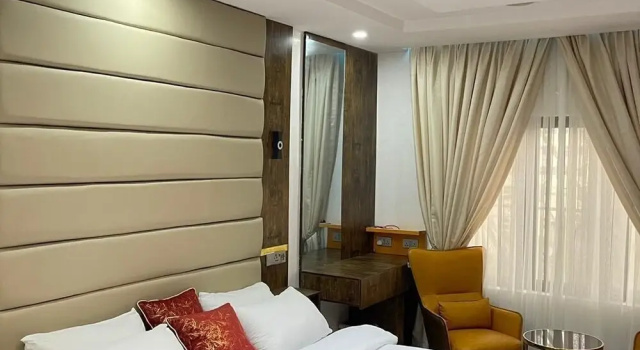 Super Luxurious 1-bed Apartment in Ikate