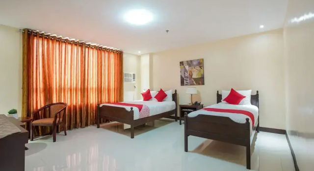 Трёхместный люкс OYO 236 Hotel Edmundo