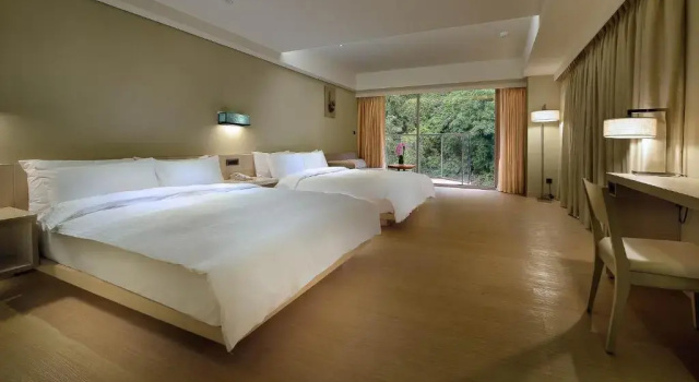 Четырёхместный номер Luxury Chihpen Century Hotel