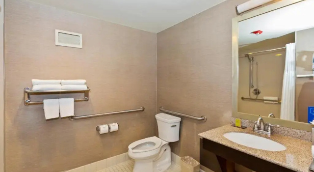 Номер Standard Doubletree by Hilton Whittier
