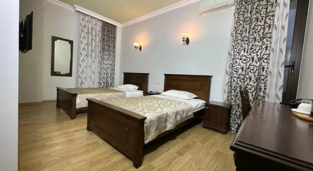 Двухместный номер Standard с балконом Eiffel Hotel