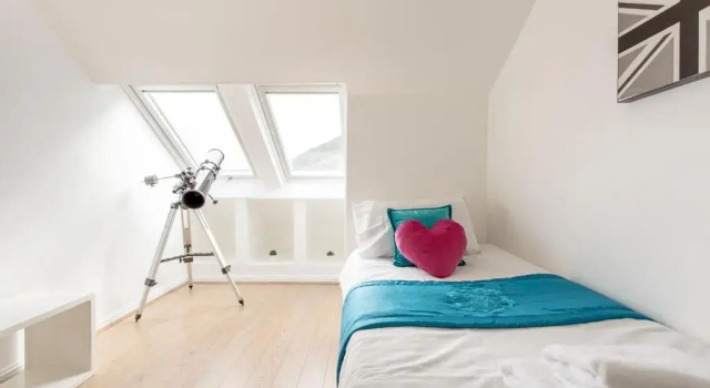 City Centre House - 5 bedrooms - sleeps 9 - parking, Забронировать Отель Отели Эдинбурга с парковкой, рядом с Our Dynamic Earth (парк аттракционов), Парковка