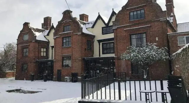 Четырёхместный номер Standard Scole Inn Hotel