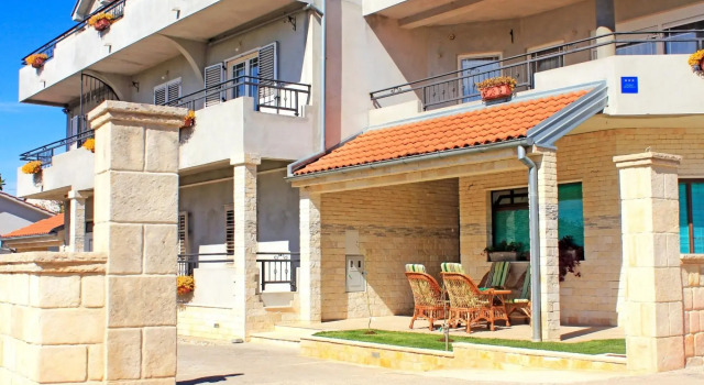 Apartments Old Stone:, Забронировать Отель Сукошан Задарская жупания, рядом с Пляж Златна Лука