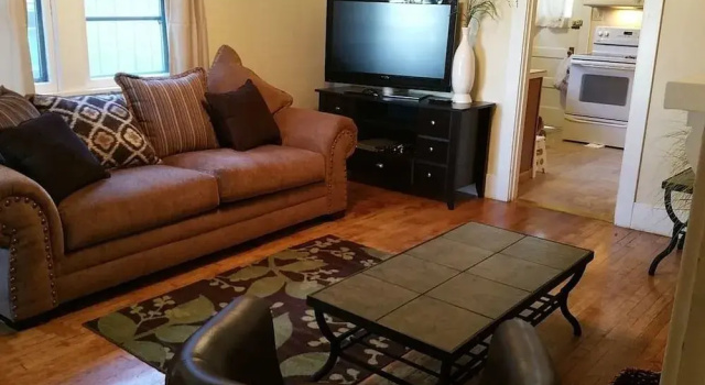 Retro 1 Bdrm-Comfy King-Walk Downtown