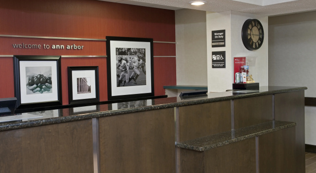 Larkspur Landing Ann Arbor, Забронировать Отель Отели Анн-Арбора с бассейном, Бассейн