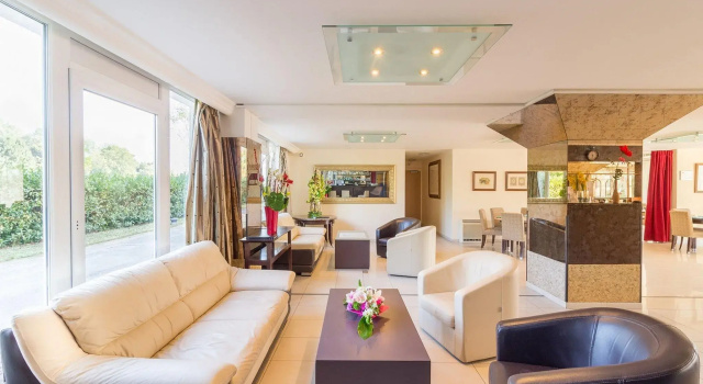 Adonis Grand Geneve Residence Excellior, Забронировать Отель Вежи-Фонсеекс 