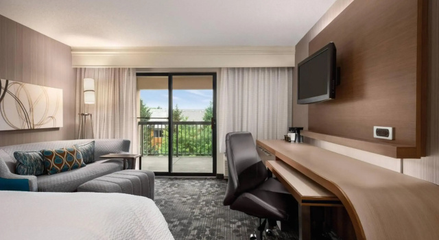 Courtyard by Marriott Dayton North, Забронировать Отель Вандалия штат Огайо
