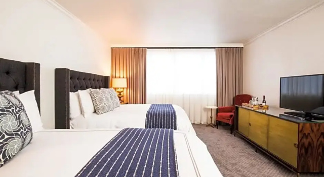 Четырёхместный номер Premier Hotel Ella