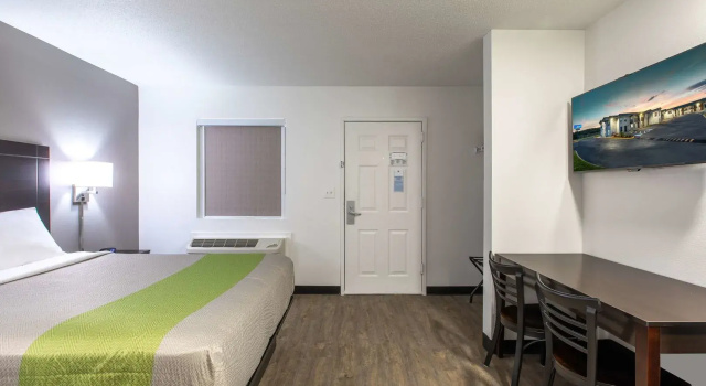 Studio 6 Greenville, SC - I-85 Near Downtown, Varaa Hotelli Greeneville hotellit, joissa on pysäköinti, Pysäköinti