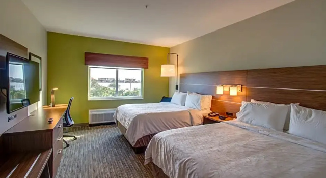 Четырёхместный номер Standard с видом на город Holiday Inn Express - Fort Walton Beach Central by IHG