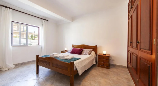 W 01 - Bedroom 1 in Topside Luz Guesthouse