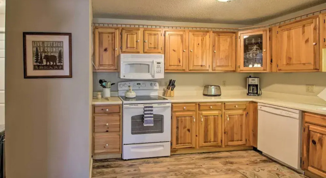 Апартаменты с 2 комнатами с балконом Cozy Bartlett Condo: 1 Mi to Attitash Ski Resort!