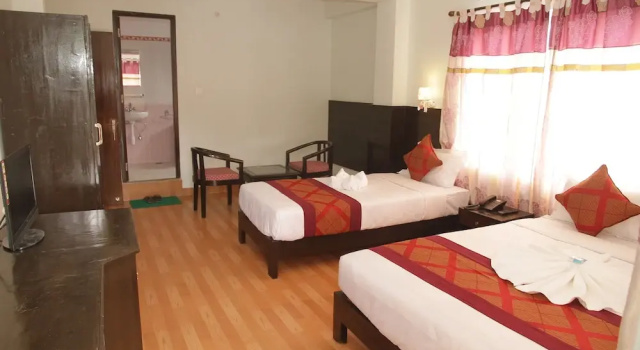 Семейный номер Deluxe с балконом Hotel Guru Grand