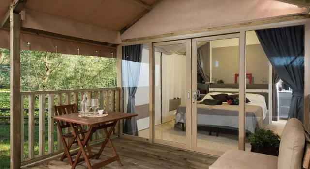 Тент с видом на озеро Village & Glamping Riva Blu