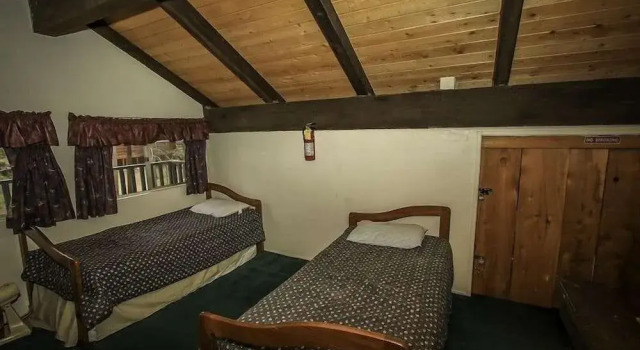 Wind Chimes - 3 Br home by RedAwning