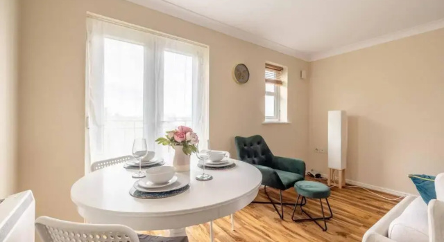 2 BED 2 BATH with PARKING NEAR PINEWOOD/WEXHAM HOSPITAL, Rezervovat Hotel Slough Buckinghamshire
