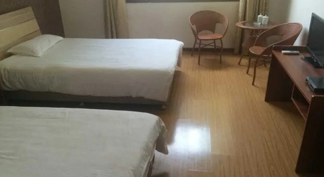 Qingdao Guanhaichao Business Hotel, Rezerwuj Hotel Laoshan District 