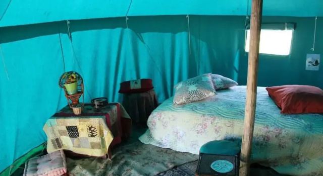 Insolites du Bonheur de Vivre, Забронировать Отель Мэнье 