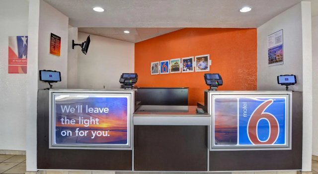 Motel 6-Destin, FL, Забронировать Мотель Дестин Emerald Coast, рядом с Гавань Дестина