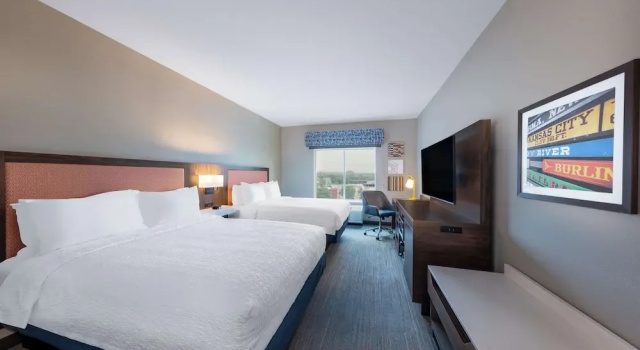 Четырёхместный номер Standard Hampton Inn Kansas City Southeast, Mo