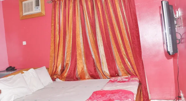 Hotel 100% and Suites, Rezerwuj Hotel Ikeja Lagos
