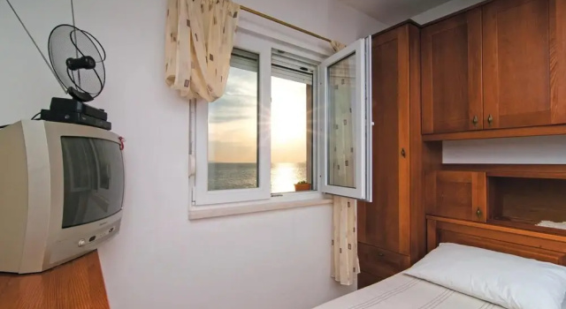 Amazing Home in Podstrana With Wifi and 2 Bedrooms