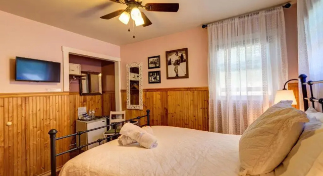 Двухместный номер Standard Fireside Inn & Hostel