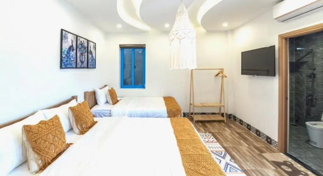 Трёхместный номер Standard с балконом Lazy Bear Villa By The Little Hoi An