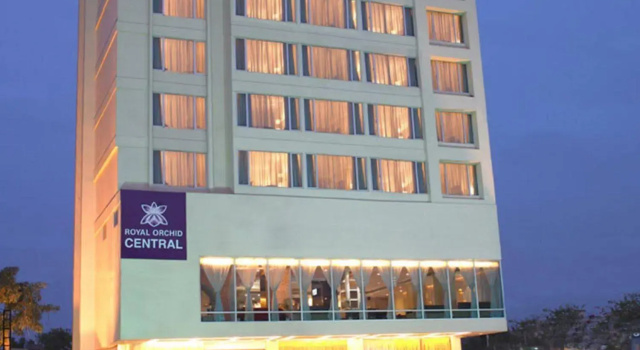 Royal Orchid Central Jaipur, Bani Park, Забронировать Отель Отели штата Раджастхана с бассейном, Бассейн