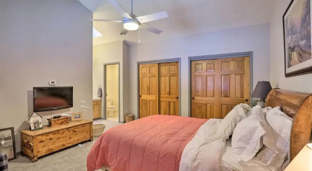 Charming Mtn Home on Golf Course ~ 4 Mi to Slopes!, Забронировать Дом для отпуска Эйвон Beaver Creek Ski, рядом с Гольф-клуб Eagle Vail Golf Club