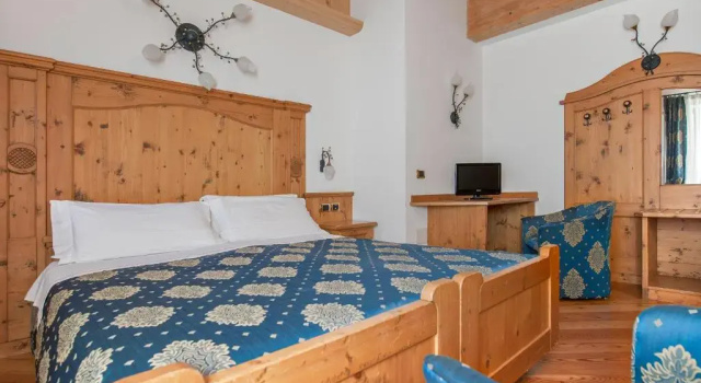 Полулюкс Family Hotel La Perla
