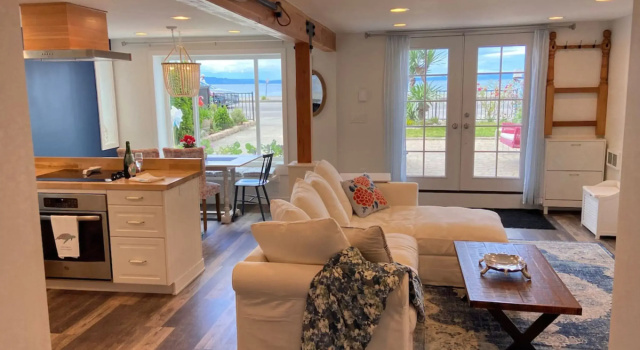 2BR 2BA Alki Beach Waterfront Retreat Extended Stay, Забронировать Отель Отели Сиэтла с парковкой, Парковка