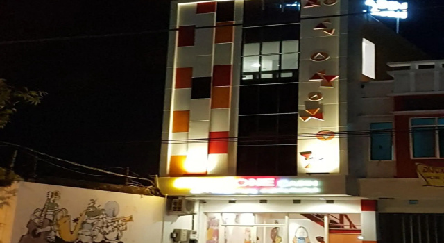 Zakelijk Eenpersoonskamer Front One Budget Hotel Tirtonadi Solo