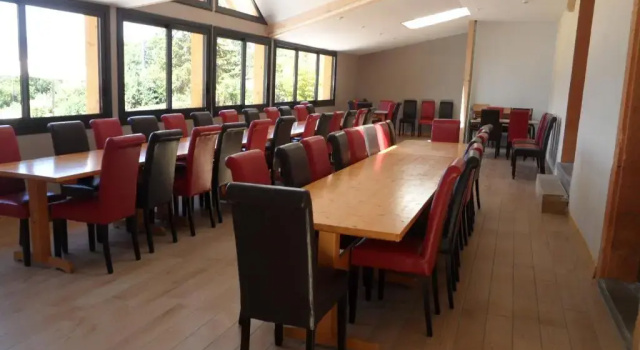 Кровать в общем номере GITE AUBERGE EDELWEISS