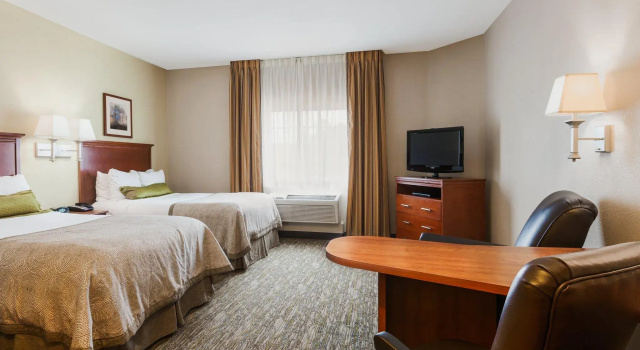 Четырёхместный люкс Candlewood Suites Lake Jackson by IHG