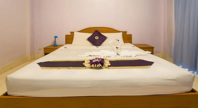 Room in Guest Room - Bucintoro Restaurant & Guesthouse Belvedere - 10 Minutes From Patong Beach, Забронировать Гостевой дом Карон Бич Пхукет