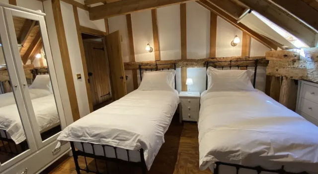 Brundish, Suffolk Large 4-bed Barn Stunning!, Book Feriehus Adastral Park Merseyside