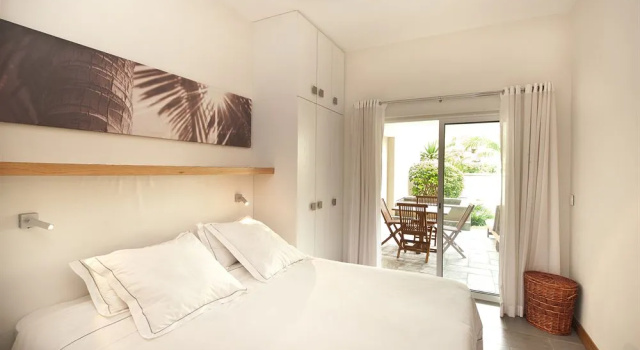 Cape Bay by Horizon Holidays, Забронировать Отель Отели Бейн-Боф с бассейном, рядом с Пляж Bain Boeuf, Бассейн