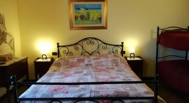 Четырёхместный семейный номер Standard с красивым видом из окна Agriturismo Olivastrella