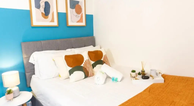 Air Host and Stay - Daisy House - Large 3 bedroom sleeps 8 10 minutes from city centre, Book Hotel Liverpool hoteller med parkering, Parkering