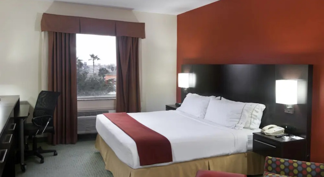 Двухместный номер Standard Holiday Inn Express Hotel and Suites Brownsville by IHG