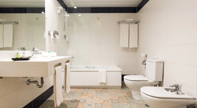 Трёхместный номер Standard Legendary Porto Hotel