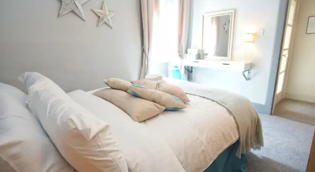 5 Luxury & Amazing Location Next to Arthur's Seat, Забронировать Отель Отели Эдинбурга с парковкой, рядом с Трон Артура, Парковка