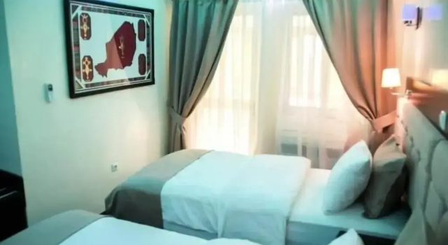 Двухместный номер Standard с балконом и с видом на город Hôtel Univers 3 Aéroport Luxe