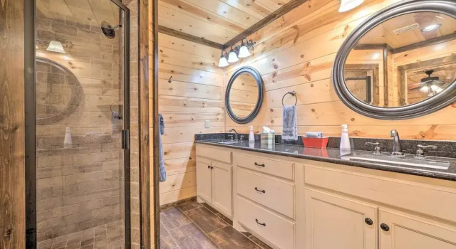 Коттедж Broken Bow Escape w/ Hot Tub & Basketball Court!